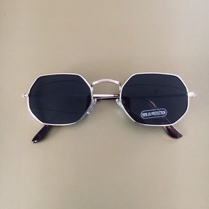 ‘Vint’ sunglasses in NIGHT🔌